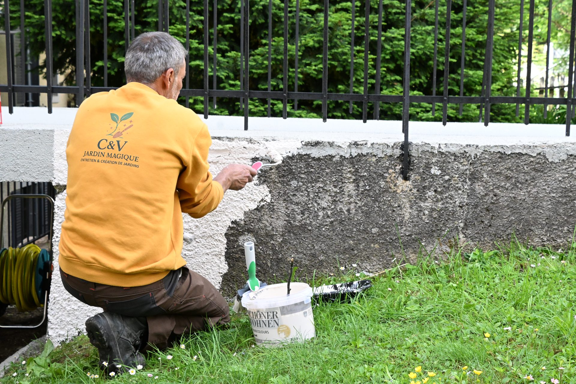 Paysagiste C&V Jardin Magique au travail à La Chaux-de-Fonds
